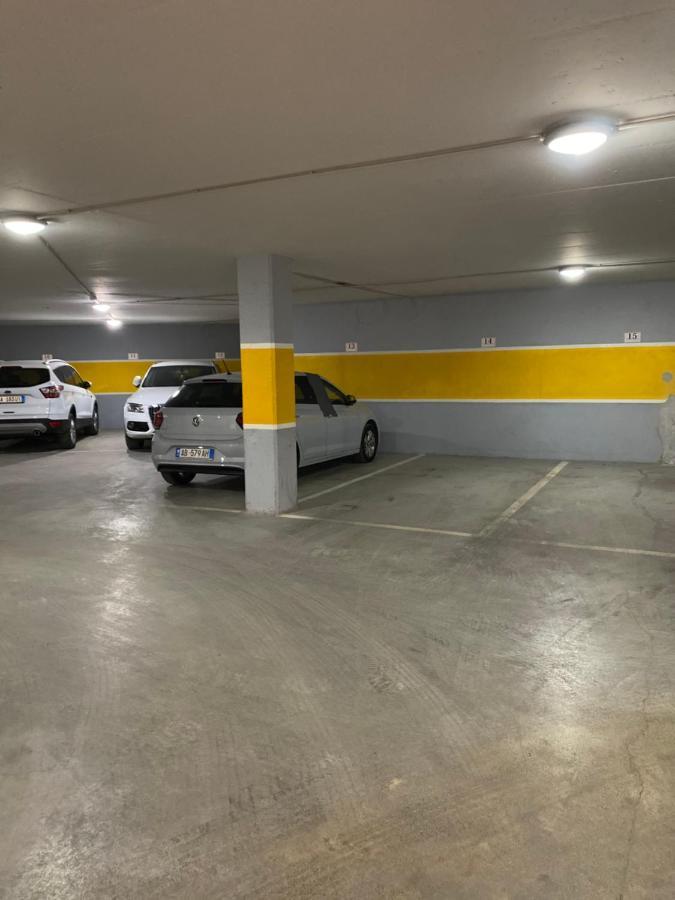 Nemis Apartments In The Centre Of Tirana Four Free Parking Esterno foto