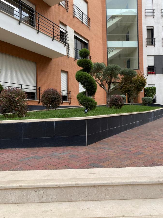 Nemis Apartments In The Centre Of Tirana Four Free Parking Esterno foto