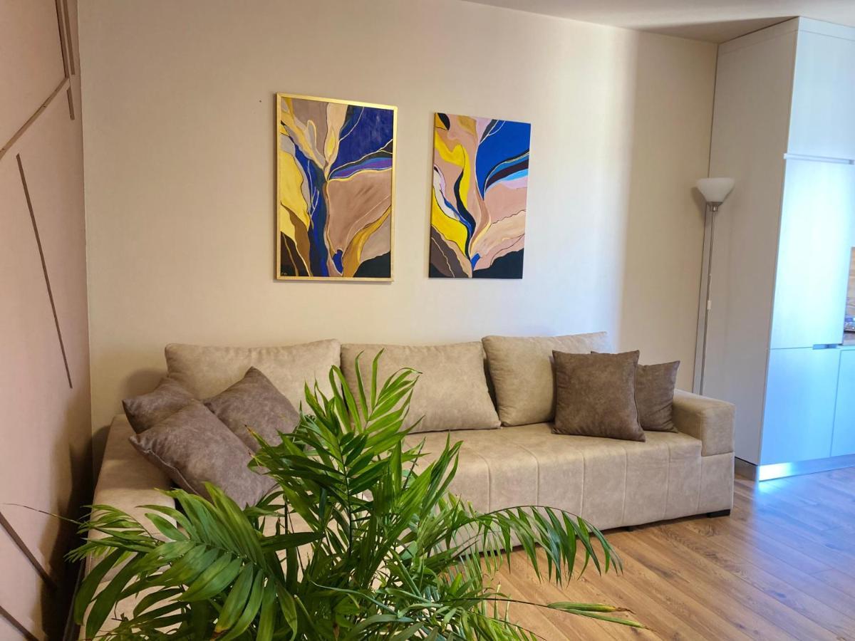 Nemis Apartments In The Centre Of Tirana Four Free Parking Esterno foto