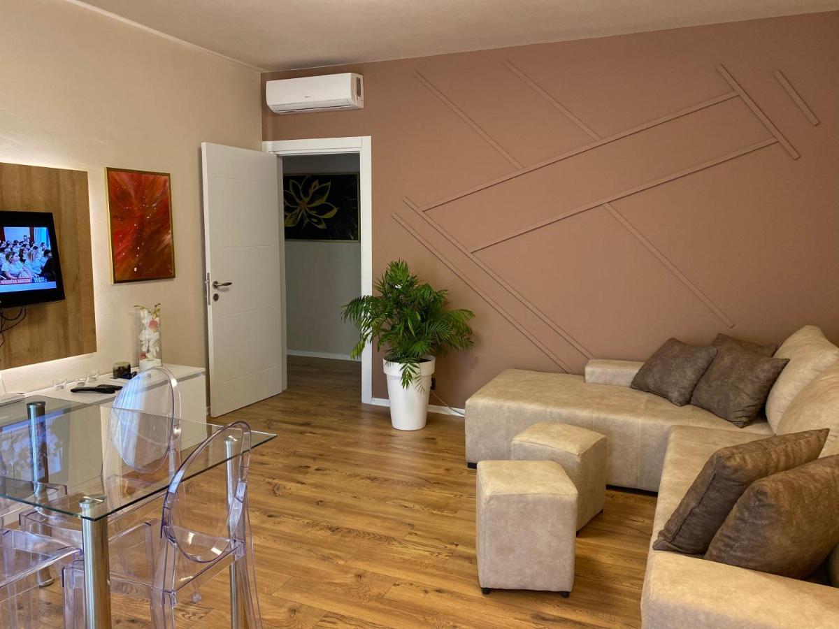 Nemis Apartments In The Centre Of Tirana Four Free Parking Esterno foto