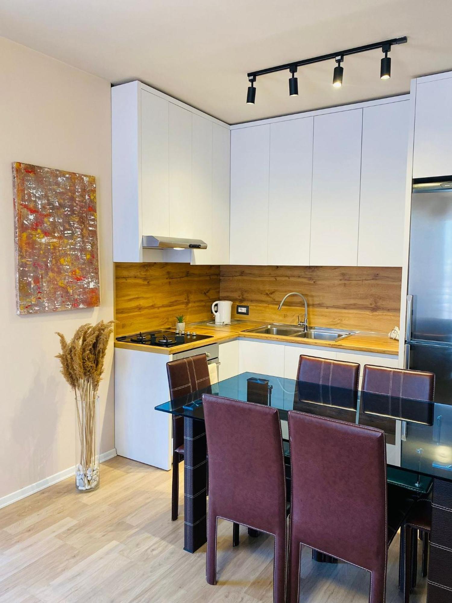 Nemis Apartments In The Centre Of Tirana Four Free Parking Esterno foto
