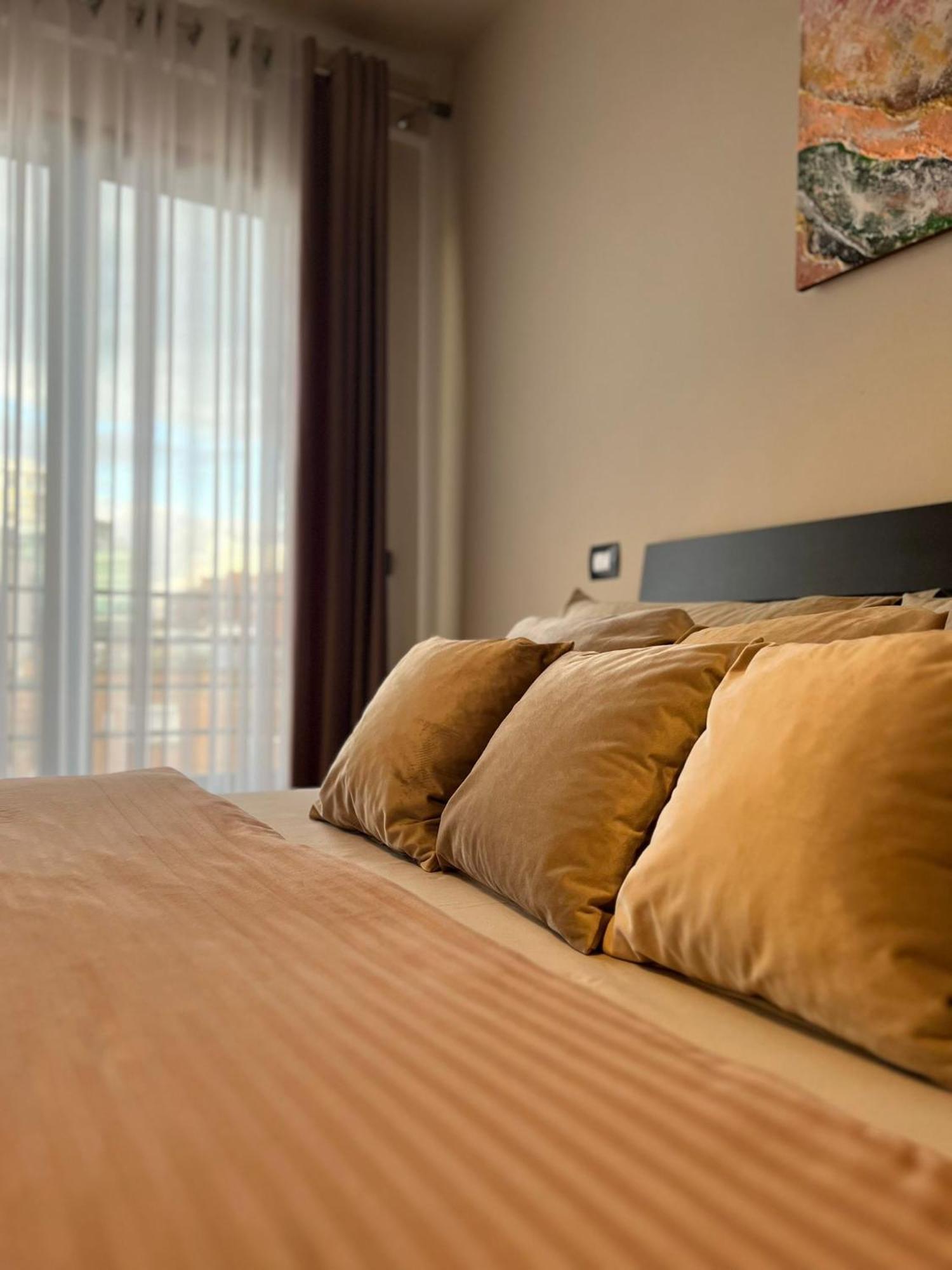 Nemis Apartments In The Centre Of Tirana Four Free Parking Esterno foto