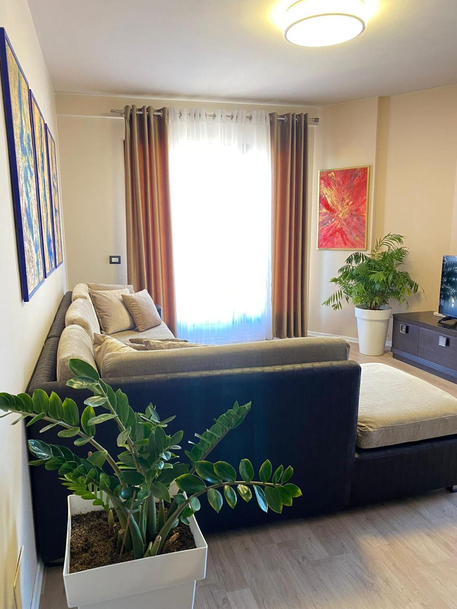 Nemis Apartments In The Centre Of Tirana Four Free Parking Esterno foto