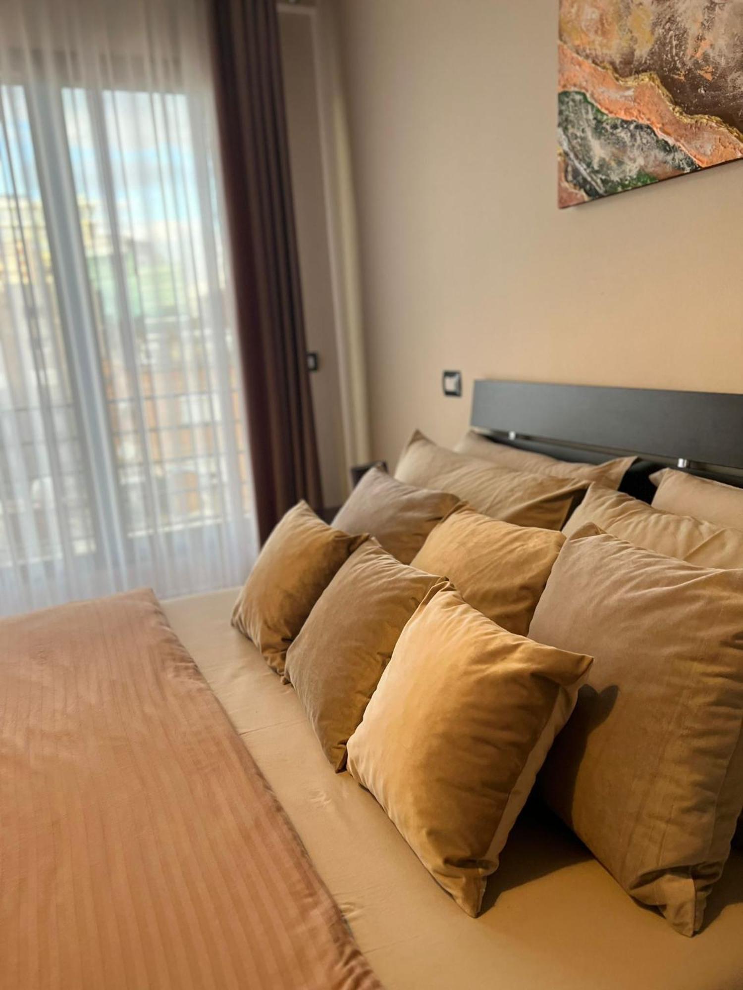 Nemis Apartments In The Centre Of Tirana Four Free Parking Esterno foto