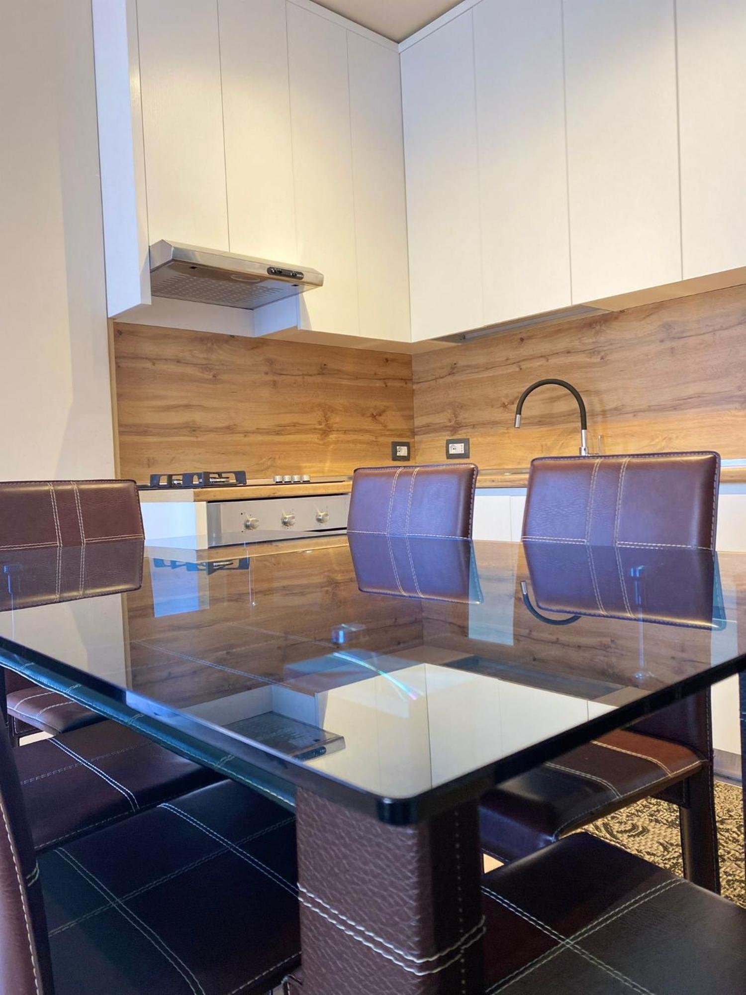 Nemis Apartments In The Centre Of Tirana Four Free Parking Esterno foto