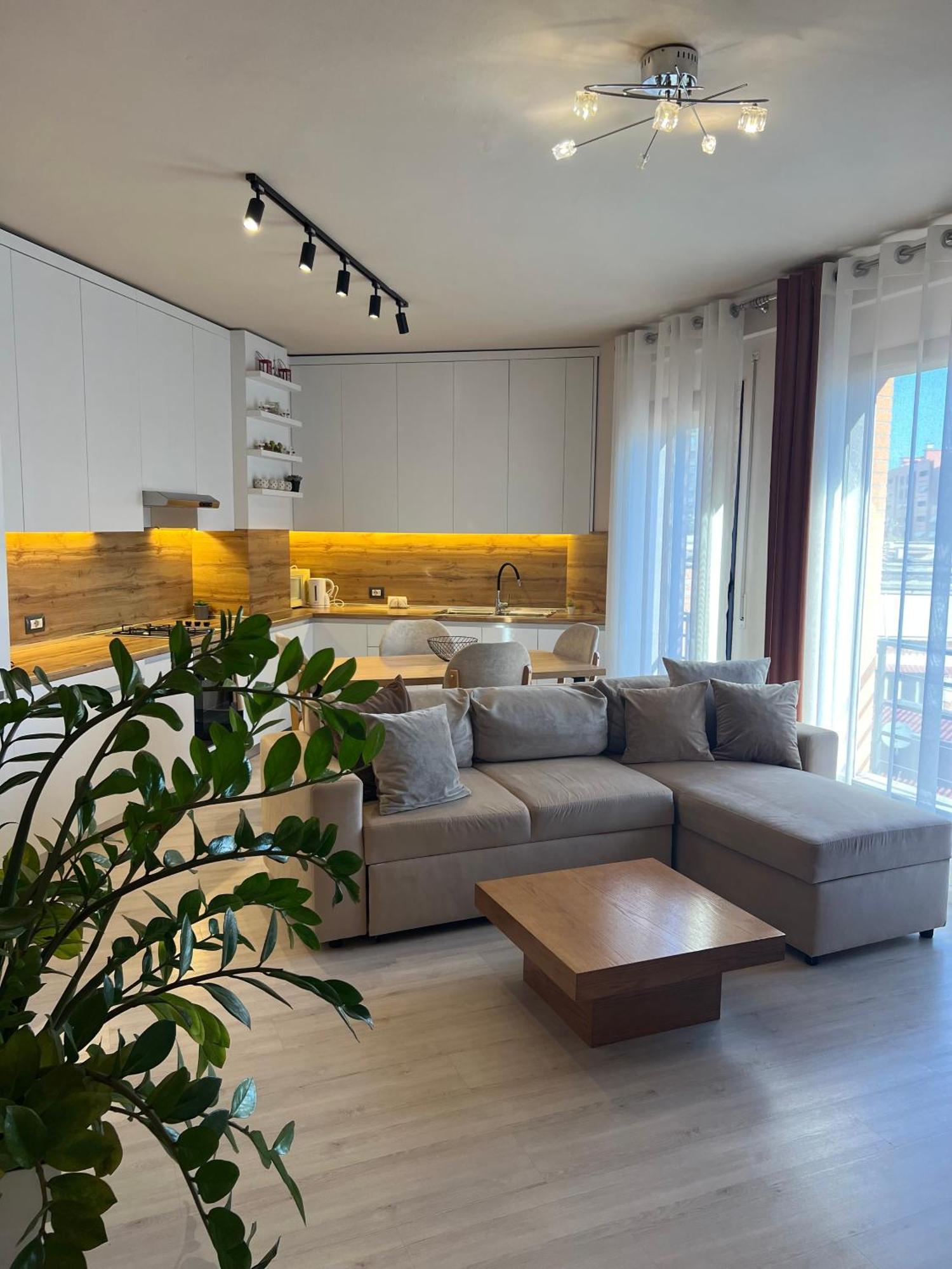 Nemis Apartments In The Centre Of Tirana Four Free Parking Esterno foto